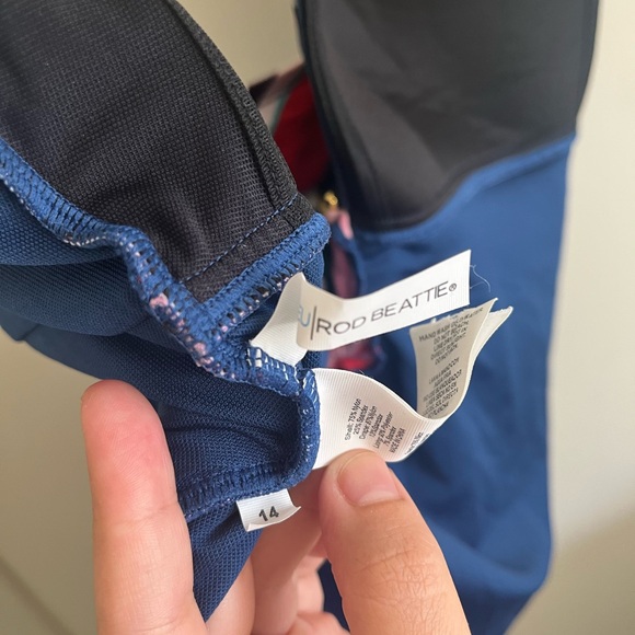 NWOT Women's Molded-Cup One-Piece Printed Plunge V-Neck Swimsuit size 14 - Picture 8 of 12